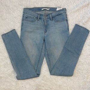 Levi’s 711 Skinny Jeans